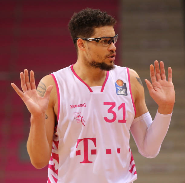 的替补深度 的替补深度