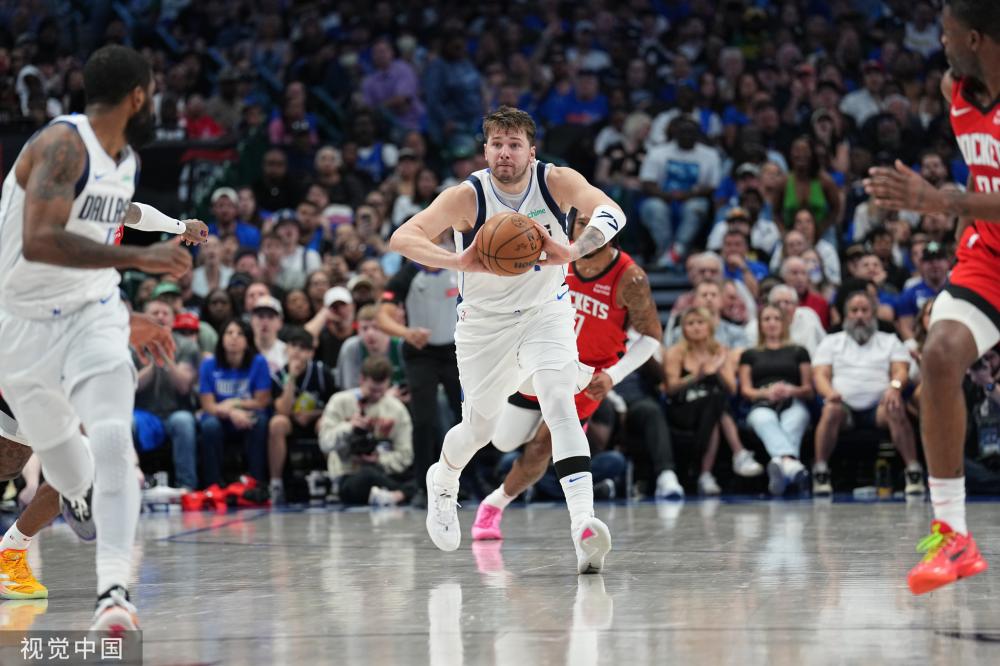 而且在篮板 而且在篮板